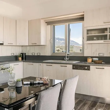 Katrina Villa Svoronata